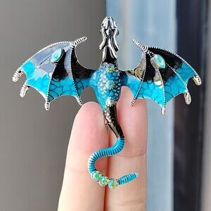 🌺 🌺 🌺  Unique Blue and Silver Flying Dragon Brooch
